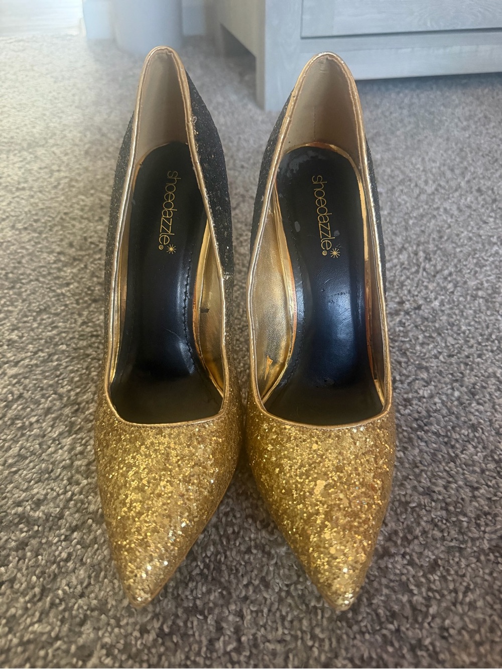 Shoe Dazzle Gold Glitter Pointed Toe Pumps with Black Insole